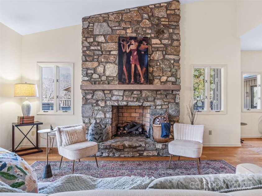 10 Clubside Drive, Asheville, NC 28804.  MLS# CAR4214274, YatesRealty ID 4427. Gas Log Fireplace