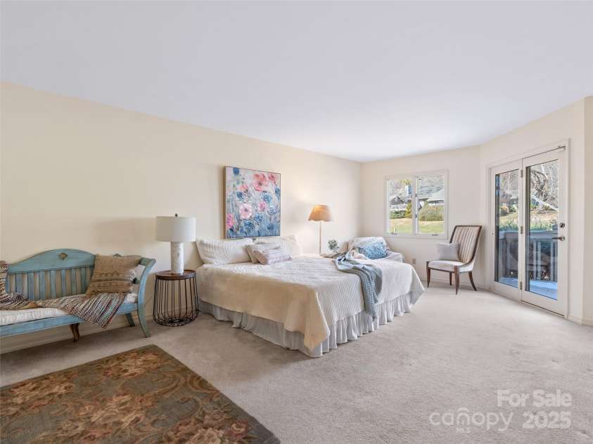 10 Clubside Drive, Asheville, NC 28804.  MLS# CAR4214274, YatesRealty ID 4427. Primary Bedroom