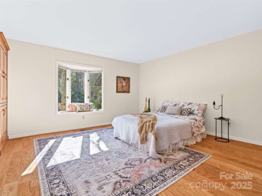 10 Clubside Drive, Asheville, NC 28804.  MLS# CAR4214274, YatesRealty ID 4427. Second Bedroom