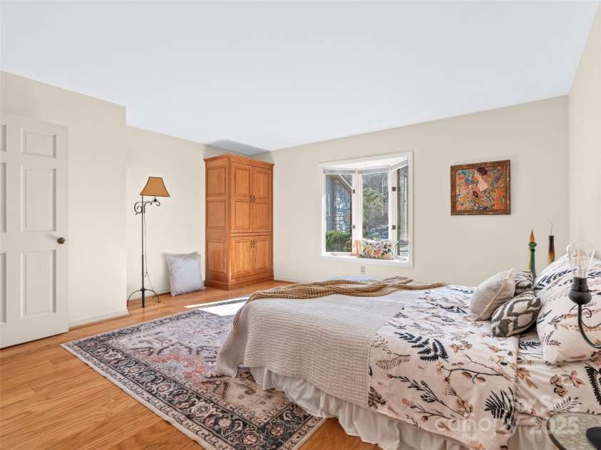 10 Clubside Drive, Asheville, NC 28804.  MLS# CAR4214274, YatesRealty ID 4427. Second Bedroom