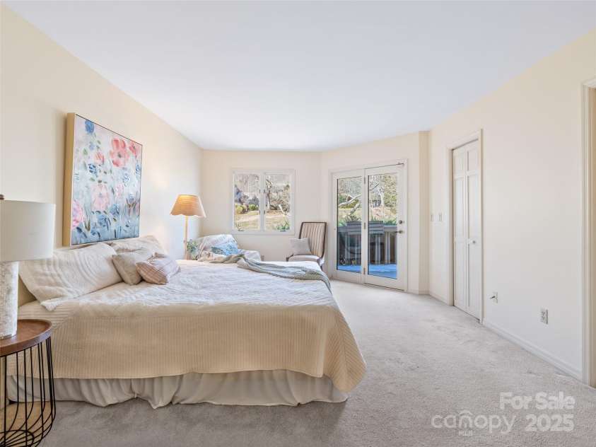 10 Clubside Drive, Asheville, NC 28804.  MLS# CAR4214274, YatesRealty ID 4427. Two Closets in Primary Bedroom