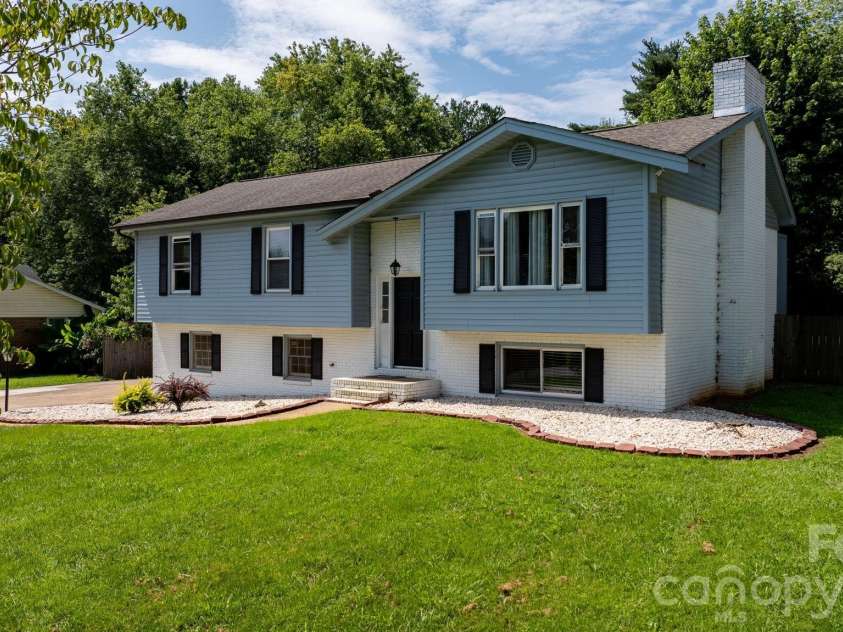 1197 Zion Church Road, Hickory, NC 28602.  MLS# CAR4414366, YatesRealty ID 44272. 
