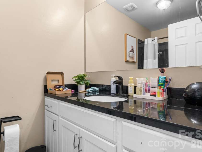 1197 Zion Church Road, Hickory, NC 28602.  MLS# CAR4414366, YatesRealty ID 44272. 