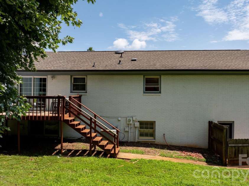 1197 Zion Church Road, Hickory, NC 28602.  MLS# CAR4414366, YatesRealty ID 44272. 
