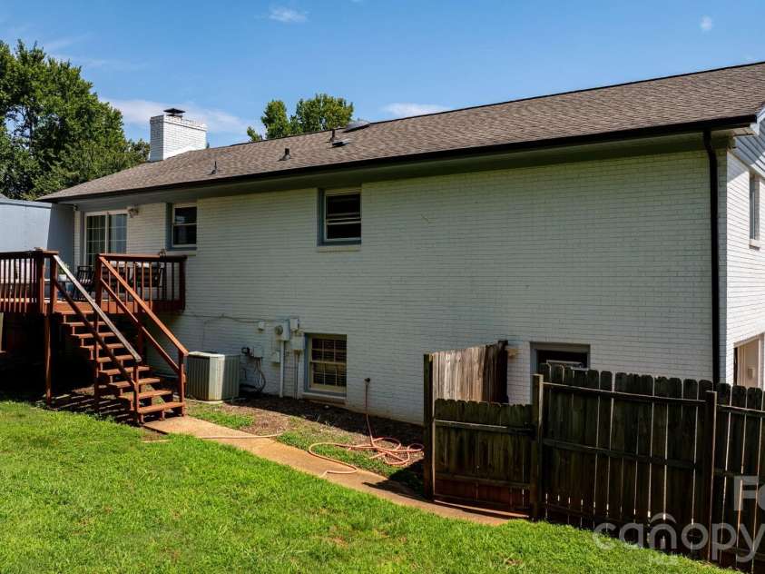 1197 Zion Church Road, Hickory, NC 28602.  MLS# CAR4414366, YatesRealty ID 44272. 
