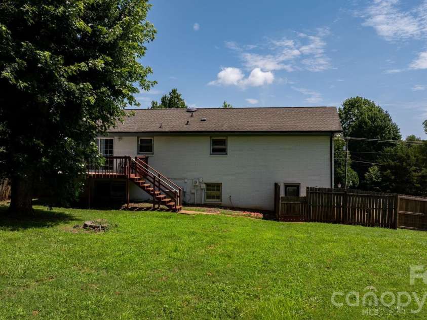 1197 Zion Church Road, Hickory, NC 28602.  MLS# CAR4414366, YatesRealty ID 44272. 