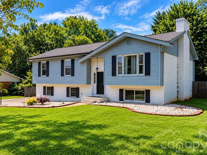 1197 Zion Church Road, Hickory, NC 28602.  MLS# CAR4414366, YatesRealty ID 44272. 