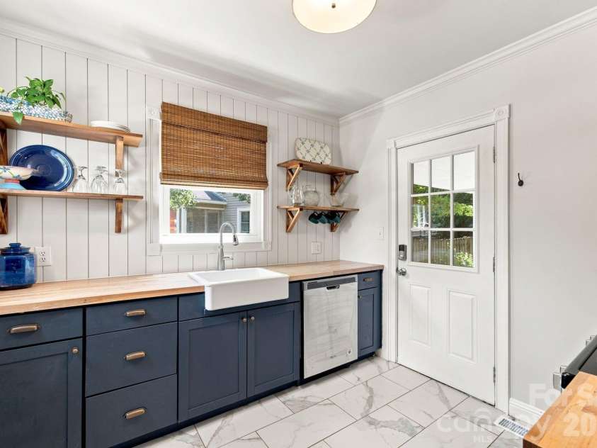 2438 Remount Road, Charlotte, NC 28208.  MLS# CAR4413052, YatesRealty ID 44273. 