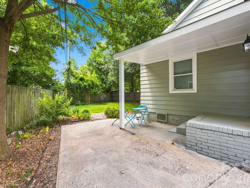 2438 Remount Road, Charlotte, NC 28208.  MLS# CAR4413052, YatesRealty ID 44273. 