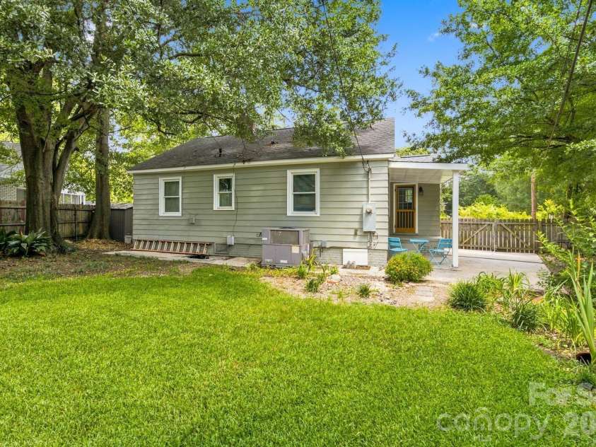 2438 Remount Road, Charlotte, NC 28208.  MLS# CAR4413052, YatesRealty ID 44273. 