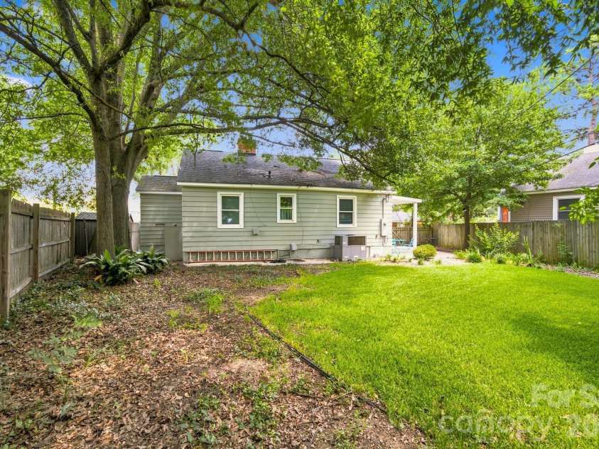 2438 Remount Road, Charlotte, NC 28208.  MLS# CAR4413052, YatesRealty ID 44273. 