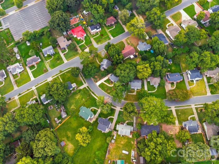 2438 Remount Road, Charlotte, NC 28208.  MLS# CAR4413052, YatesRealty ID 44273. 