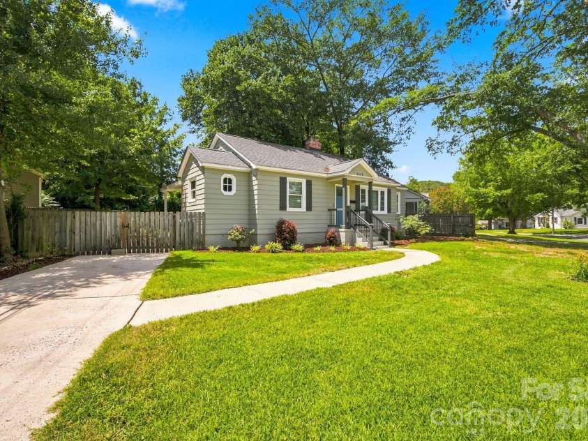 2438 Remount Road, Charlotte, NC 28208.  MLS# CAR4413052, YatesRealty ID 44273. 