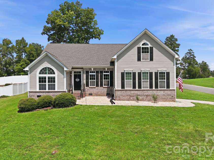 4851 Summerside Drive, Clover, SC 29710.  MLS# CAR4412393, YatesRealty ID 44274. 