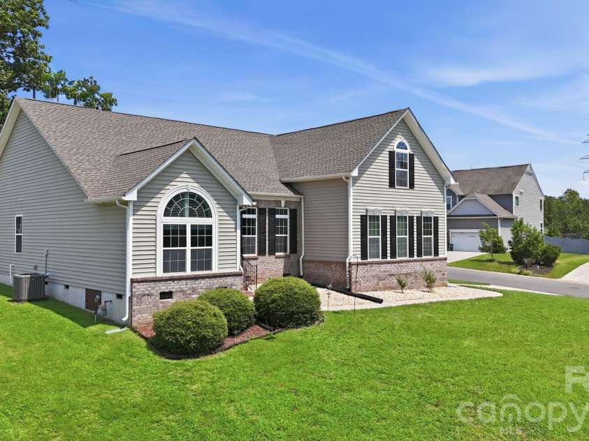 4851 Summerside Drive, Clover, SC 29710.  MLS# CAR4412393, YatesRealty ID 44274. 