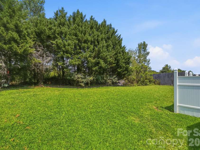 4010 Lawrence Daniel Drive, Matthews, NC 28104.  MLS# CAR4410182, YatesRealty ID 44275. 