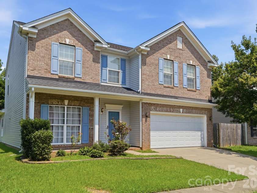 4010 Lawrence Daniel Drive, Matthews, NC 28104.  MLS# CAR4410182, YatesRealty ID 44275. Beautiful Brick Front