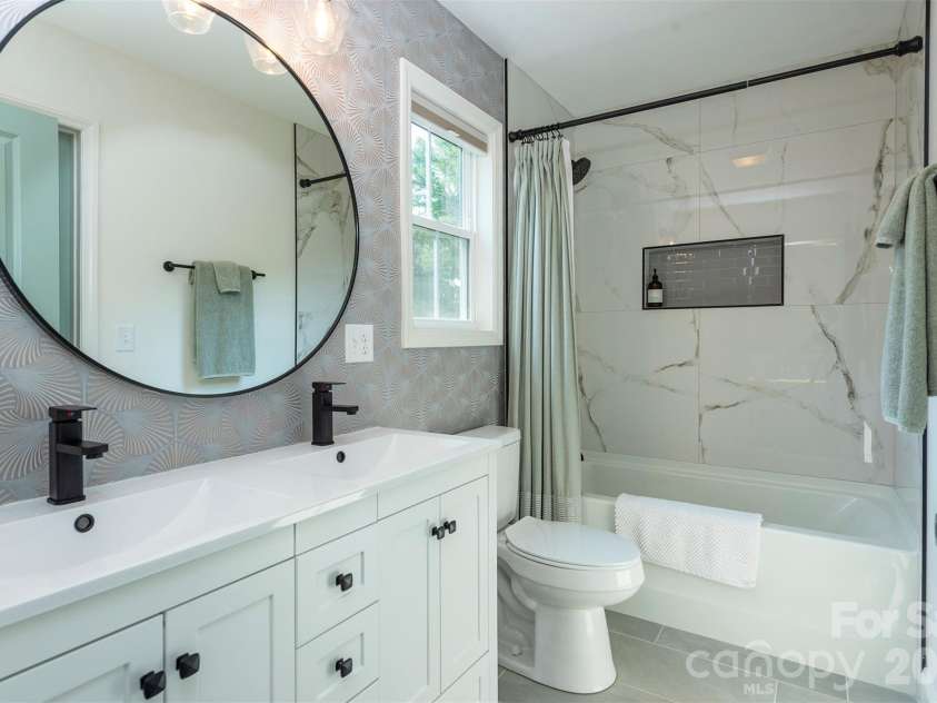 191 Chatham Road, Asheville, NC 28804.  MLS# CAR4413770, YatesRealty ID 44276. 2nd upstairs bath