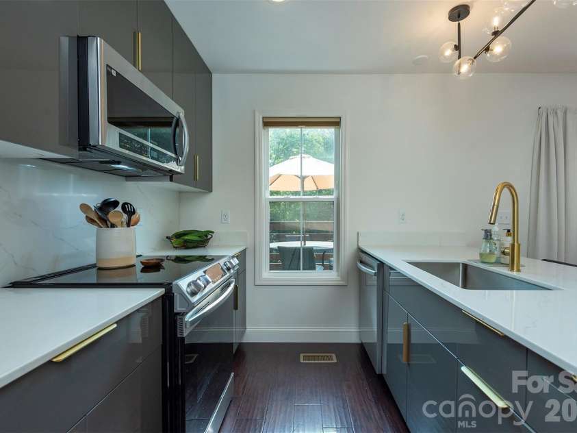 191 Chatham Road, Asheville, NC 28804.  MLS# CAR4413770, YatesRealty ID 44276. 