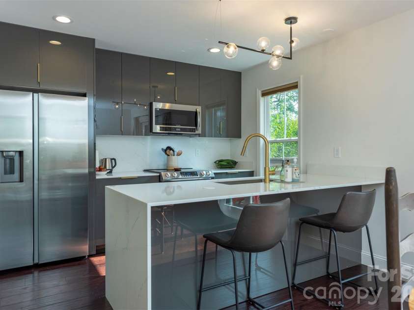 191 Chatham Road, Asheville, NC 28804.  MLS# CAR4413770, YatesRealty ID 44276. 
