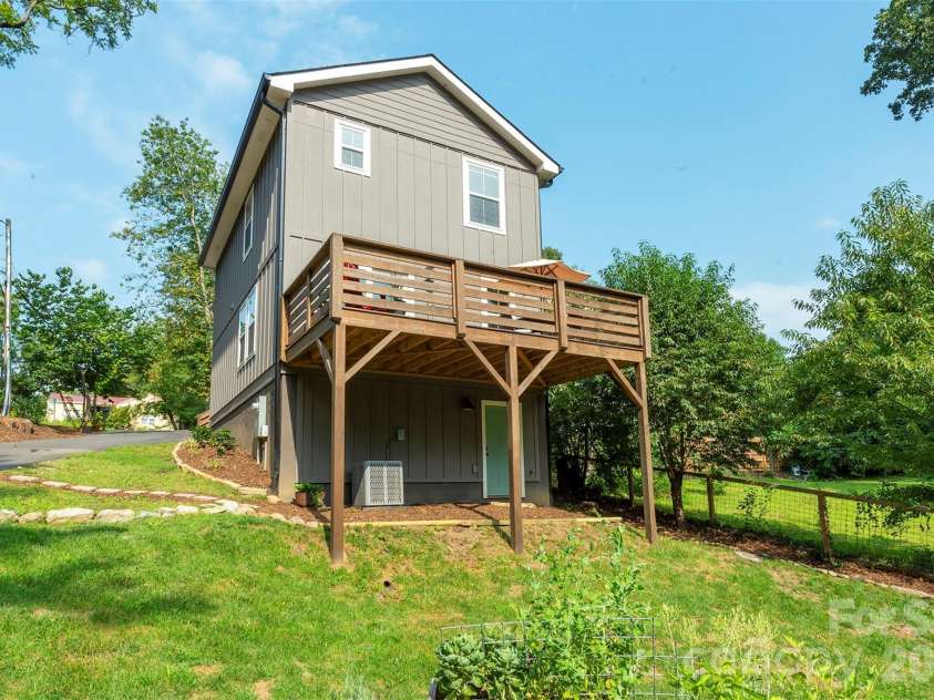191 Chatham Road, Asheville, NC 28804.  MLS# CAR4413770, YatesRealty ID 44276. 