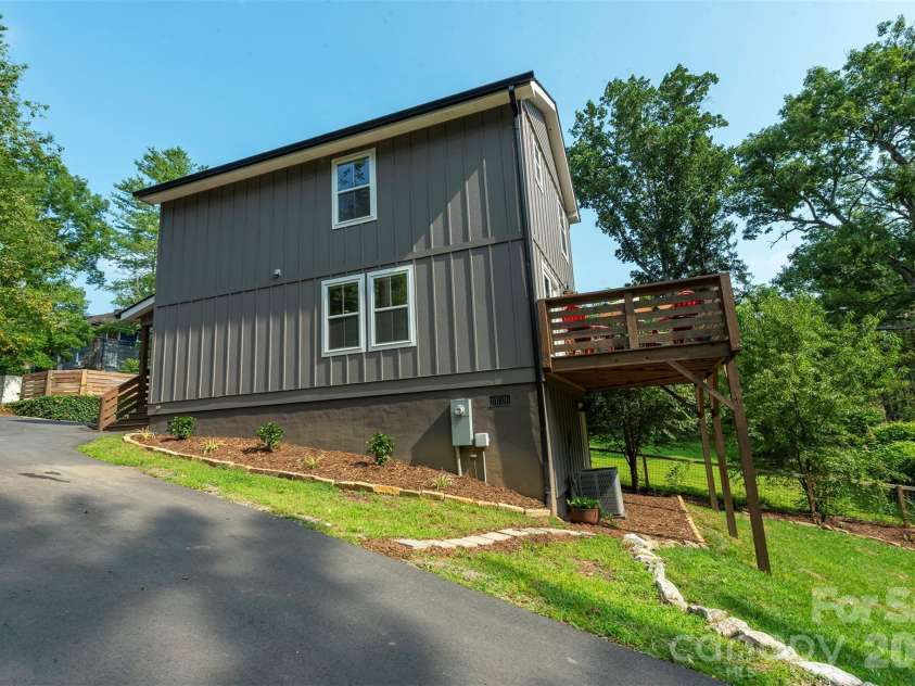 191 Chatham Road, Asheville, NC 28804.  MLS# CAR4413770, YatesRealty ID 44276. 