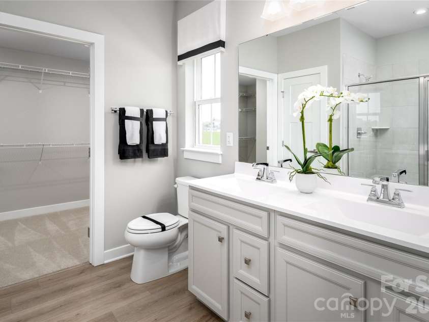 925 Heathway Drive, Charlotte, NC 28213.  MLS# CAR4414387, YatesRealty ID 44278. Representative Photo Only
