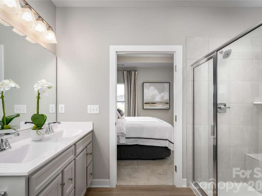 925 Heathway Drive, Charlotte, NC 28213.  MLS# CAR4414387, YatesRealty ID 44278. Representative Photo Only