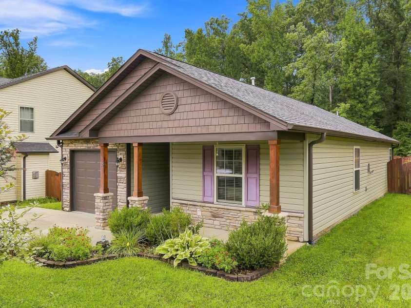 13 Mallard Run Drive, Arden, NC 28704.  MLS# CAR4411940, YatesRealty ID 44281. 