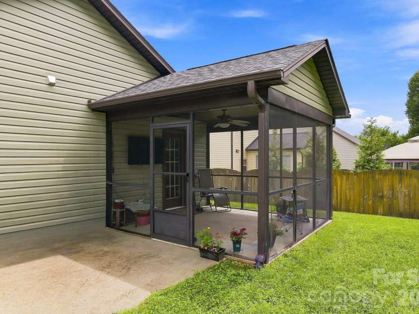 13 Mallard Run Drive, Arden, NC 28704.  MLS# CAR4411940, YatesRealty ID 44281. 