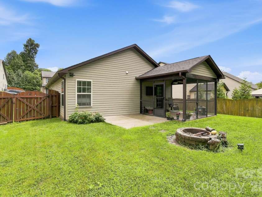 13 Mallard Run Drive, Arden, NC 28704.  MLS# CAR4411940, YatesRealty ID 44281. 