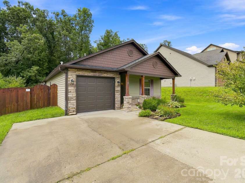 13 Mallard Run Drive, Arden, NC 28704.  MLS# CAR4411940, YatesRealty ID 44281. 