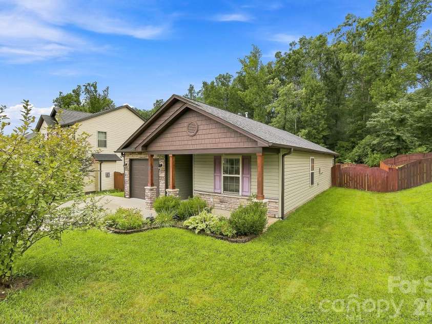 13 Mallard Run Drive, Arden, NC 28704.  MLS# CAR4411940, YatesRealty ID 44281. 