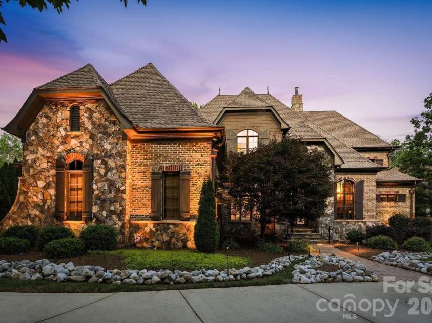 7924 Skye Lochs Drive, Waxhaw, NC 28173.  MLS# CAR4414042, YatesRealty ID 44282. 