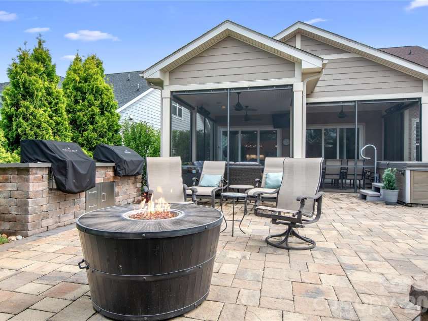 218 Stone Mountain Way, Denver, NC 28037.  MLS# CAR4402089, YatesRealty ID 44285. Free Standing Fire Pit