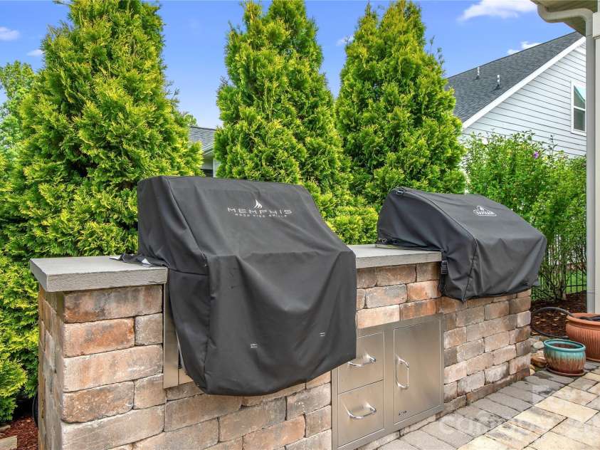 218 Stone Mountain Way, Denver, NC 28037.  MLS# CAR4402089, YatesRealty ID 44285. Gas Grill And Smoker