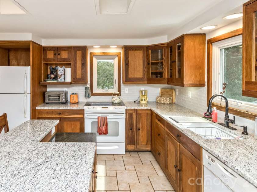 136 Flynn Branch Road, Fletcher, NC 28732.  MLS# CAR4414684, YatesRealty ID 44286. 