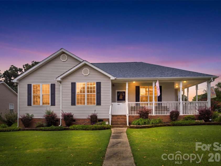 400 Brookhollow Drive, York, SC 29745.  MLS# CAR4414021, YatesRealty ID 44288. 