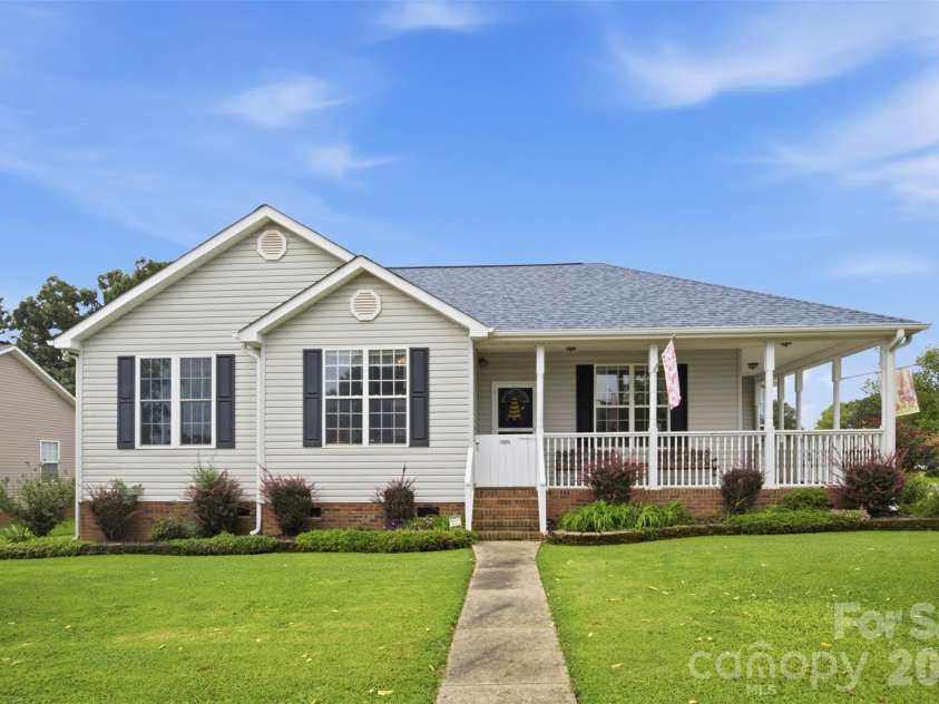 400 Brookhollow Drive, York, SC 29745.  MLS# CAR4414021, YatesRealty ID 44288. 