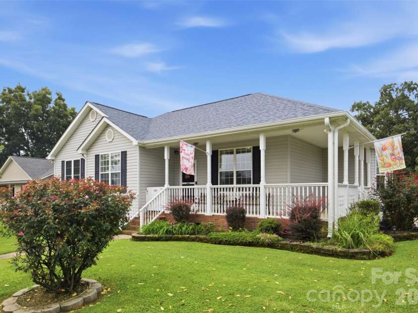 400 Brookhollow Drive, York, SC 29745.  MLS# CAR4414021, YatesRealty ID 44288. 