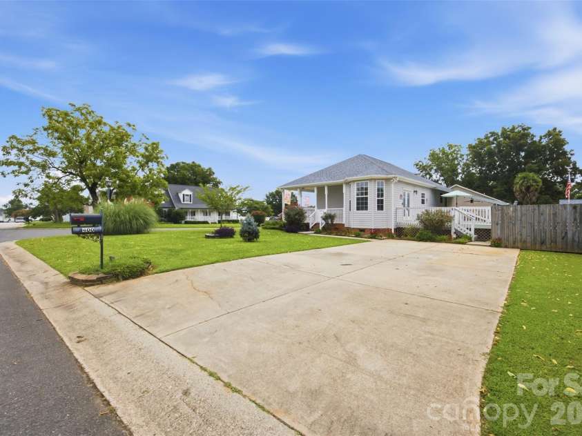 400 Brookhollow Drive, York, SC 29745.  MLS# CAR4414021, YatesRealty ID 44288. 
