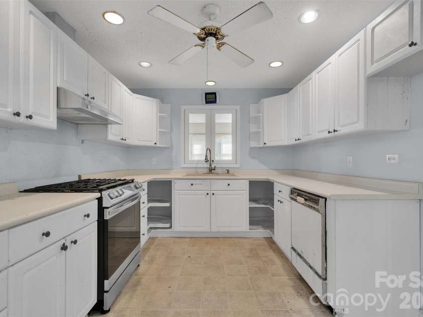 1202 Midwood Drive, Monroe, NC 28112.  MLS# CAR4356506, YatesRealty ID 4429. 