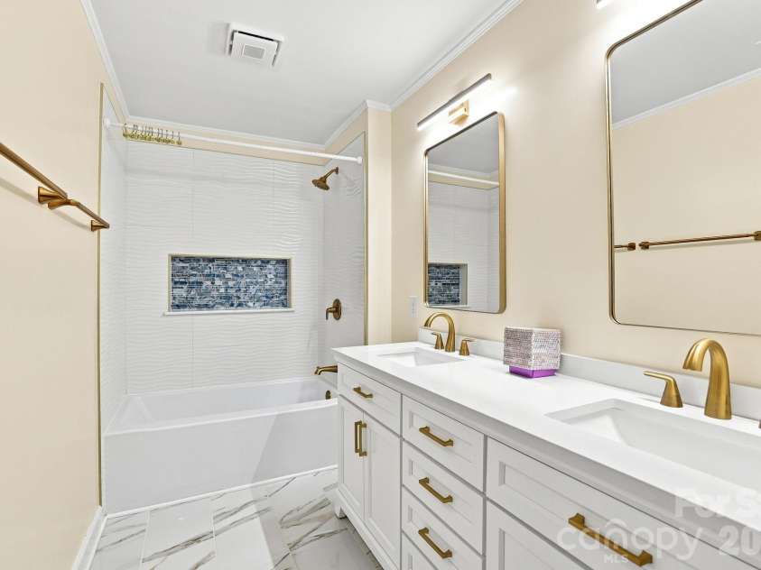 514 Belwood Drive, Belmont, NC 28012.  MLS# CAR4414573, YatesRealty ID 44290. 