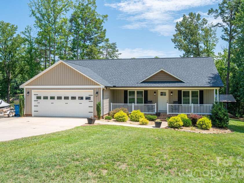 6901 Navajo Trail, Sherrills Ford, NC 28673.  MLS# CAR4414423, YatesRealty ID 44291. 