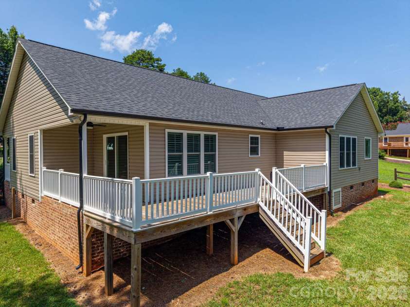 6901 Navajo Trail, Sherrills Ford, NC 28673.  MLS# CAR4414423, YatesRealty ID 44291. 