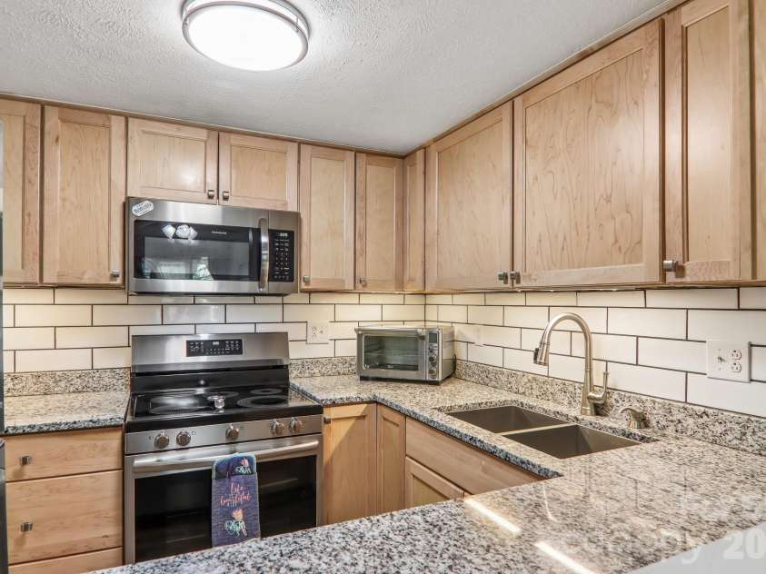 70 Ninevah Road, Waynesville, NC 28786.  MLS# CAR4414516, YatesRealty ID 44292. 