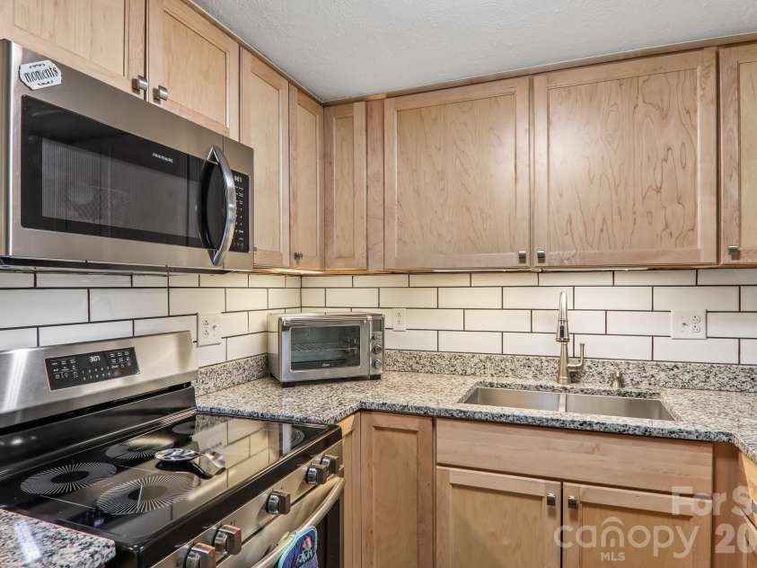 70 Ninevah Road, Waynesville, NC 28786.  MLS# CAR4414516, YatesRealty ID 44292. 
