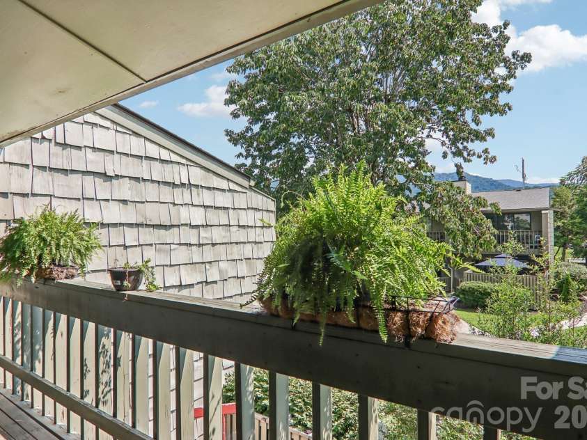 70 Ninevah Road, Waynesville, NC 28786.  MLS# CAR4414516, YatesRealty ID 44292. 