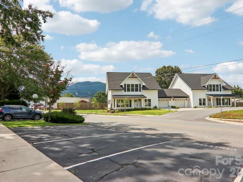 70 Ninevah Road, Waynesville, NC 28786.  MLS# CAR4414516, YatesRealty ID 44292. 