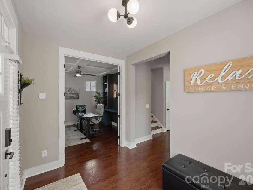 1702 Woodward Avenue, Charlotte, NC 28206.  MLS# CAR4414135, YatesRealty ID 44293. Entry
